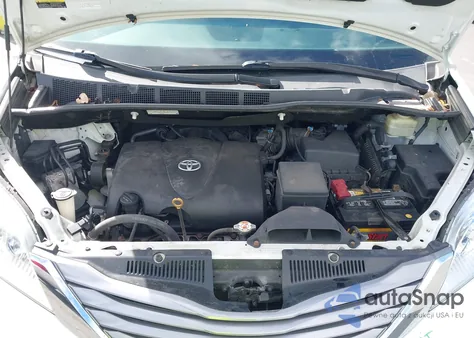 2017 Toyota Sienna Xle 7 Passenger z USA, uszkodzony, nr VIN 5TDDZ3DC8HS174775